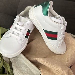 Toddler boy white Gucci sneakers (24)